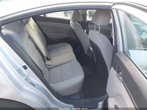5NPD74LF7JH363422 2018 HYUNDAI ELANTRA - Image 8