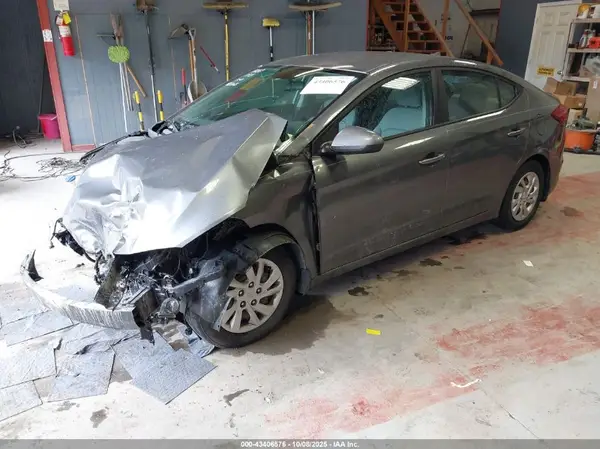 5NPD74LF7JH376428 2018 HYUNDAI ELANTRA - Image 2