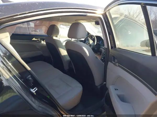 5NPD74LF7JH380740 2018 HYUNDAI ELANTRA - Image 8