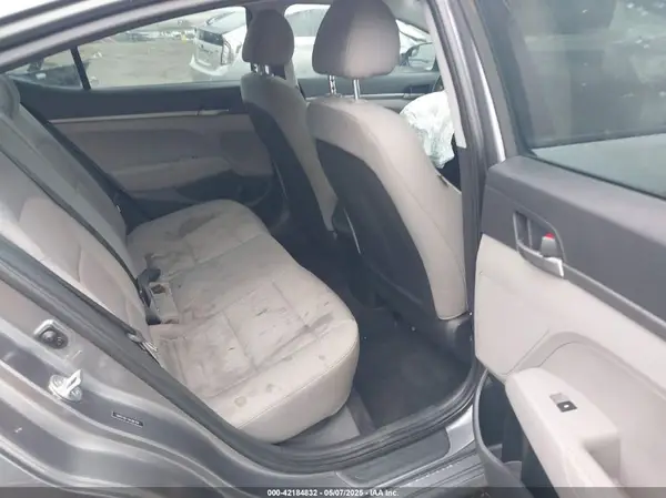 5NPD74LF7JH386764 2018 HYUNDAI ELANTRA - Image 8