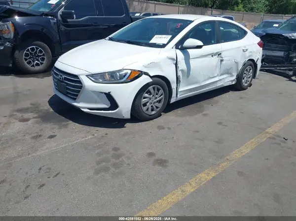 5NPD74LF7JH392225 2018 HYUNDAI ELANTRA - Image 2