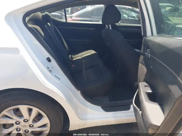 5NPD74LF7JH392225 2018 HYUNDAI ELANTRA - Image 8