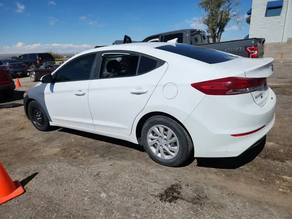 5NPD74LF7JH397926 2018 HYUNDAI ELANTRA - Image 2