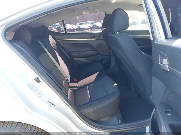 5NPD74LF7JH397957 2018 HYUNDAI ELANTRA - Image 8