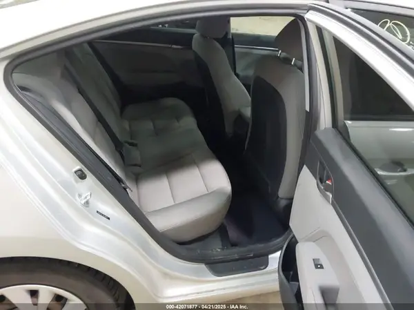 5NPD74LF7JH398977 2018 HYUNDAI ELANTRA - Image 8