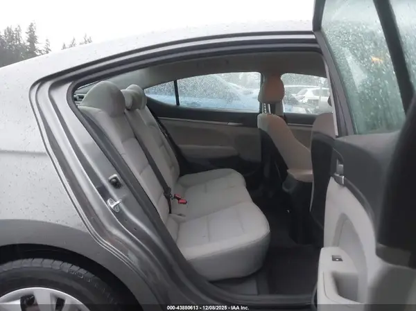 5NPD74LF7JH399157 2018 HYUNDAI ELANTRA - Image 8