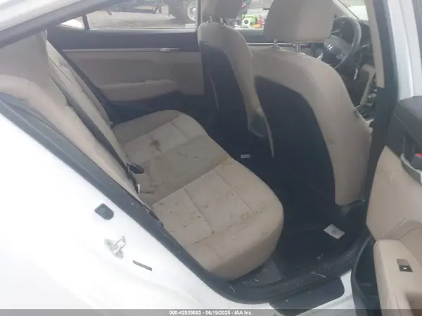5NPD74LF7KH422762 2019 HYUNDAI ELANTRA - Image 8