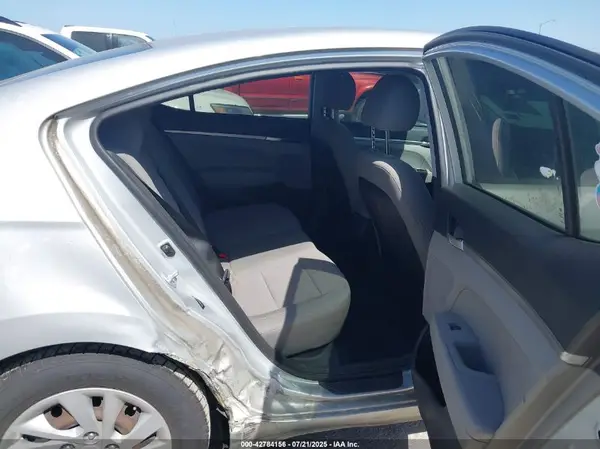 5NPD74LF7KH467328 2019 HYUNDAI ELANTRA - Image 8