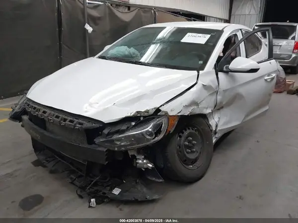 5NPD74LF8HH041785 2017 HYUNDAI ELANTRA - Image 2