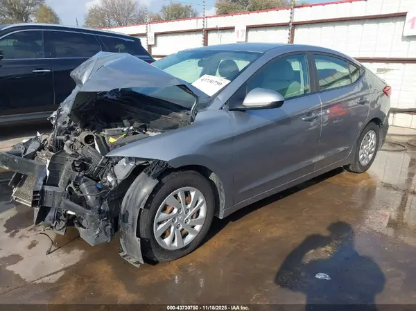 5NPD74LF8HH055556 2017 HYUNDAI ELANTRA - Image 2
