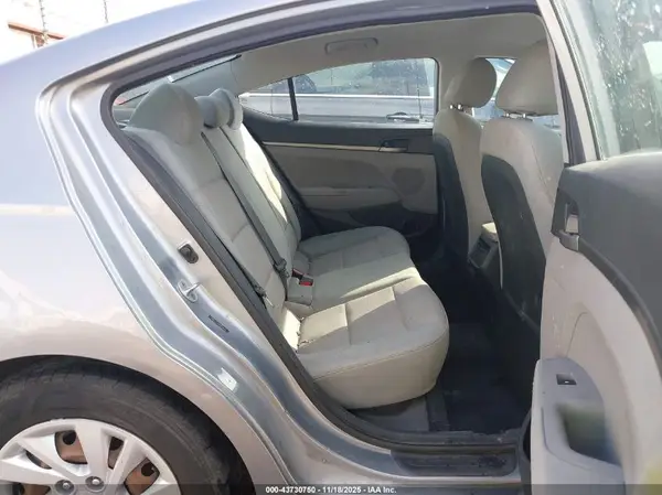 5NPD74LF8HH055556 2017 HYUNDAI ELANTRA - Image 8