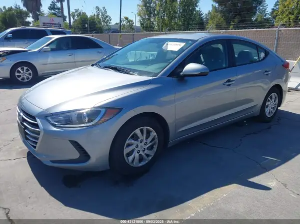 5NPD74LF8HH072888 2017 HYUNDAI ELANTRA - Image 2