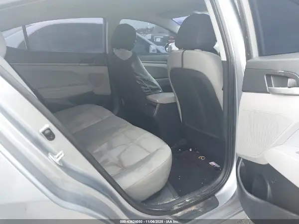 5NPD74LF8HH080506 2017 HYUNDAI ELANTRA - Image 8