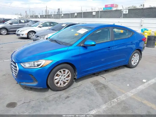 5NPD74LF8HH081574 2017 HYUNDAI ELANTRA - Image 2