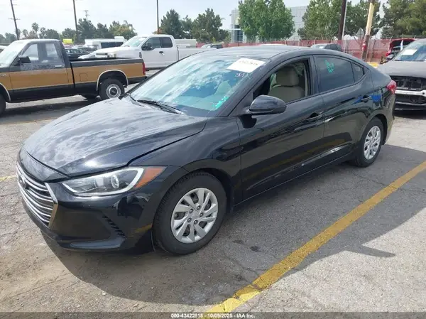 5NPD74LF8HH087472 2017 HYUNDAI ELANTRA - Image 2