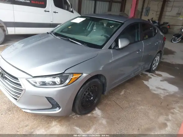 5NPD74LF8HH088296 2017 HYUNDAI ELANTRA - Image 2