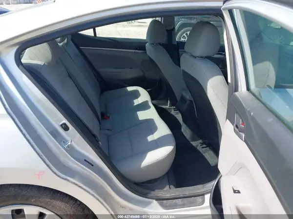 5NPD74LF8HH095698 2017 HYUNDAI ELANTRA - Image 8
