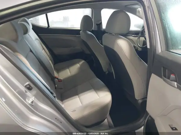 5NPD74LF8HH100284 2017 HYUNDAI ELANTRA - Image 8