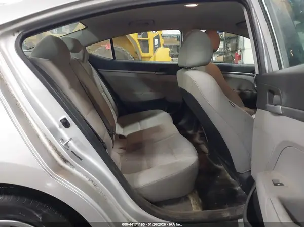 5NPD74LF8HH101421 2017 HYUNDAI ELANTRA - Image 8