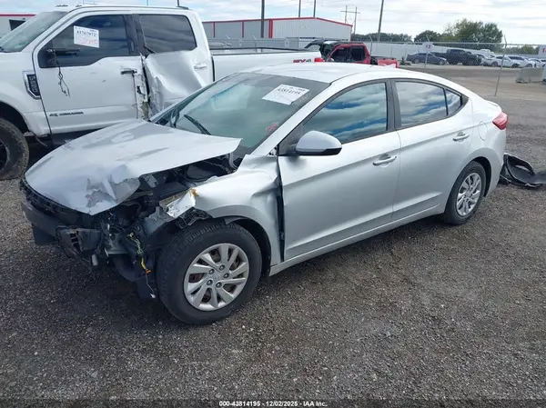 5NPD74LF8HH102990 2017 HYUNDAI ELANTRA - Image 2