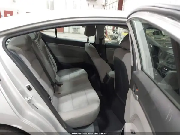 5NPD74LF8HH112290 2017 HYUNDAI ELANTRA - Image 8