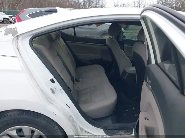 5NPD74LF8HH127677 2017 HYUNDAI ELANTRA - Image 8