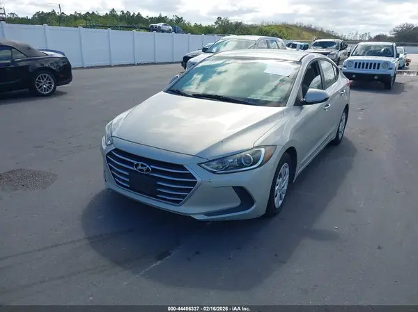 5NPD74LF8HH140672 2017 HYUNDAI ELANTRA - Image 2