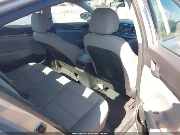 5NPD74LF8HH148349 2017 HYUNDAI ELANTRA - Image 8