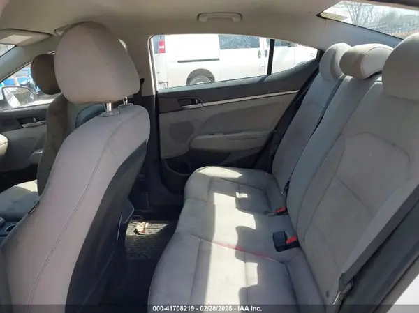 5NPD74LF8HH160159 2017 HYUNDAI ELANTRA - Image 8
