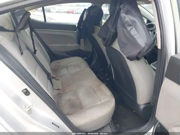 5NPD74LF8HH184090 2017 HYUNDAI ELANTRA - Image 8