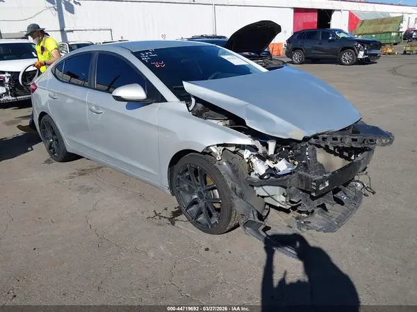 5NPD74LF8HH203351 2017 HYUNDAI ELANTRA - Image 1