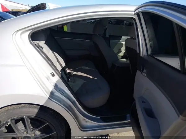 5NPD74LF8HH203351 2017 HYUNDAI ELANTRA - Image 8