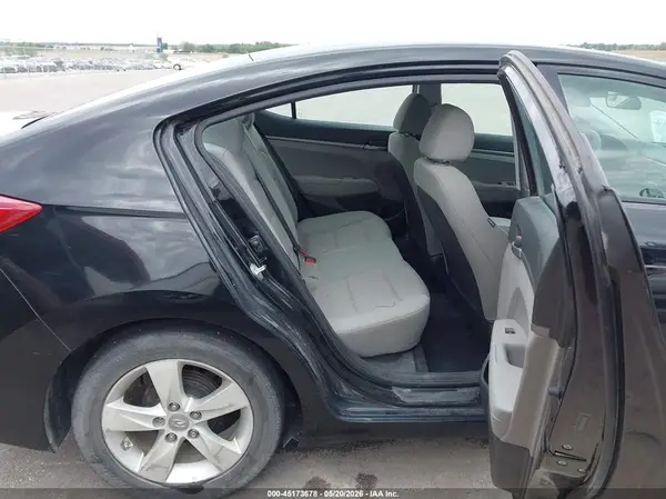 5NPD74LF8JH230796 2018 HYUNDAI ELANTRA - Image 8
