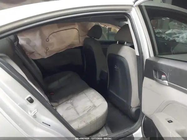 5NPD74LF8JH330705 2018 HYUNDAI ELANTRA - Image 8