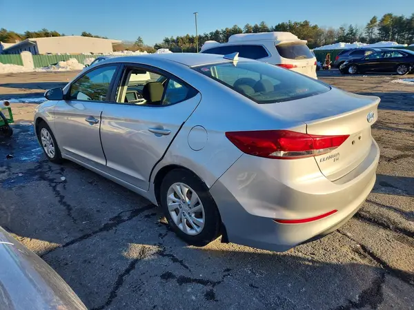 5NPD74LF8JH388801 2018 HYUNDAI ELANTRA - Image 2