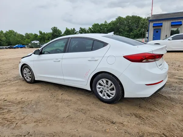5NPD74LF8JH398261 2018 HYUNDAI ELANTRA - Image 2