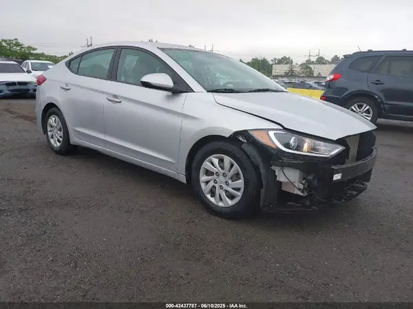 5NPD74LF8JH398986 2018 HYUNDAI ELANTRA - Image 1