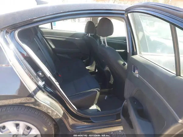 5NPD74LF8JH402258 2018 HYUNDAI ELANTRA - Image 8