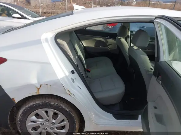 5NPD74LF9HH066713 2017 HYUNDAI ELANTRA - Image 8