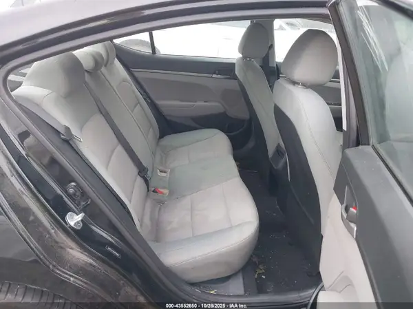 5NPD74LF9HH076660 2017 HYUNDAI ELANTRA - Image 8