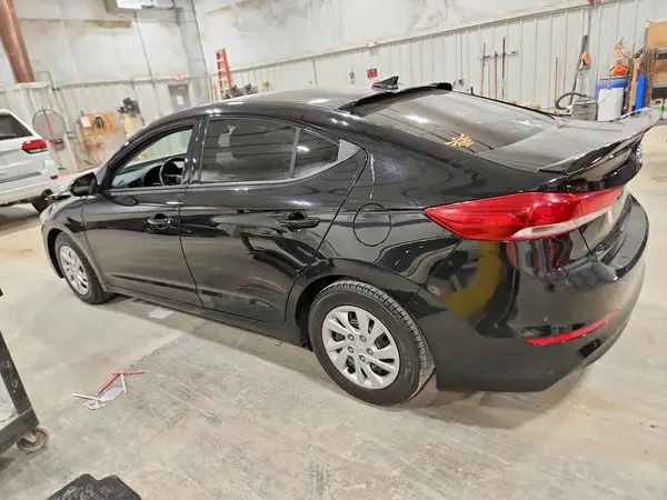 5NPD74LF9HH077548 2017 HYUNDAI ELANTRA - Image 2