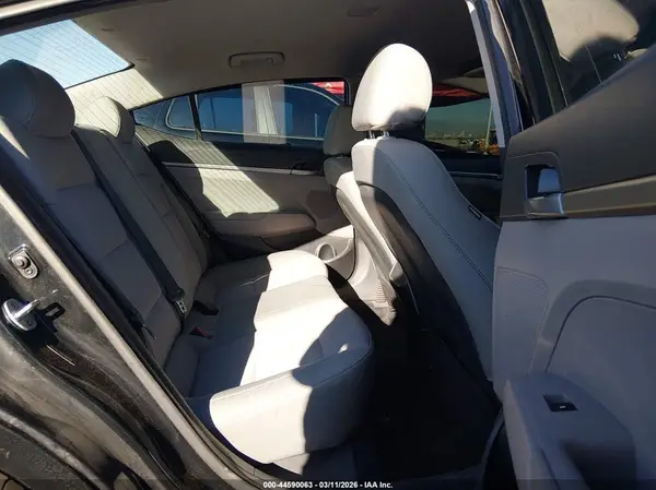 5NPD74LF9HH086332 2017 HYUNDAI ELANTRA - Image 8