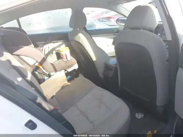 5NPD74LF9HH102299 2017 HYUNDAI ELANTRA - Image 8