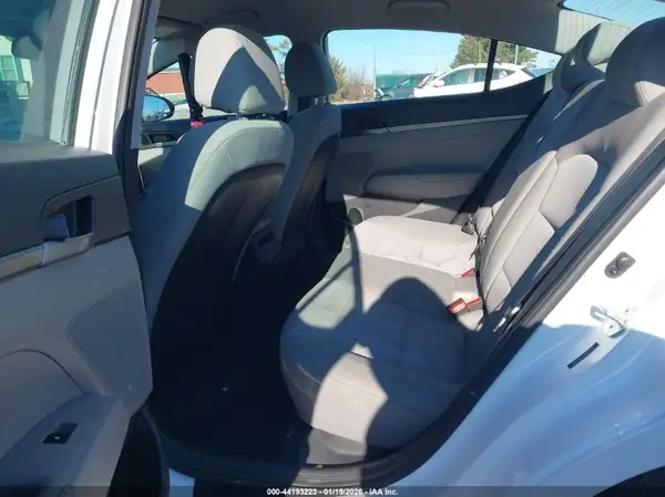 5NPD74LF9HH103176 2017 HYUNDAI ELANTRA - Image 8