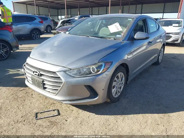 5NPD74LF9HH111374 2017 HYUNDAI ELANTRA - Image 2