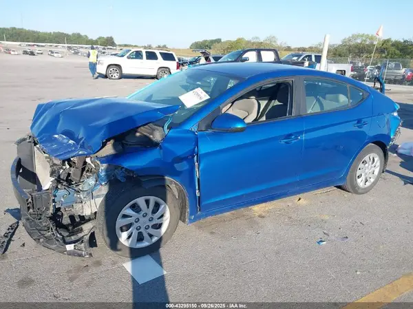 5NPD74LF9HH114887 2017 HYUNDAI ELANTRA - Image 2