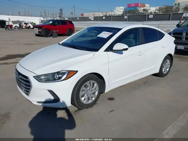 5NPD74LF9HH141975 2017 HYUNDAI ELANTRA - Image 2