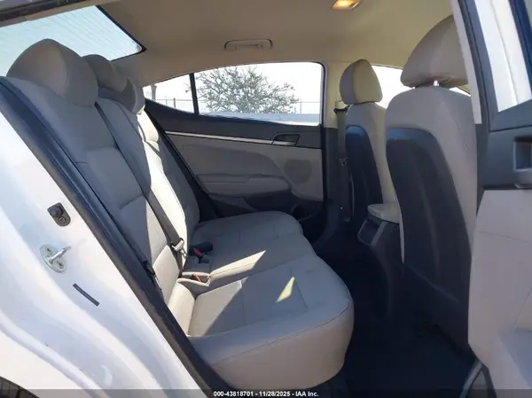 5NPD74LF9HH141975 2017 HYUNDAI ELANTRA - Image 8