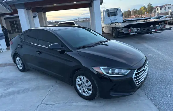 5NPD74LF9HH167394 2017 HYUNDAI ELANTRA - Image 1