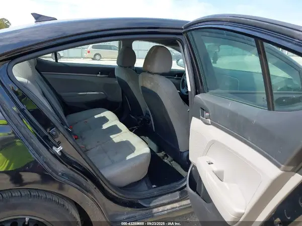 5NPD74LF9HH174751 2017 HYUNDAI ELANTRA - Image 8